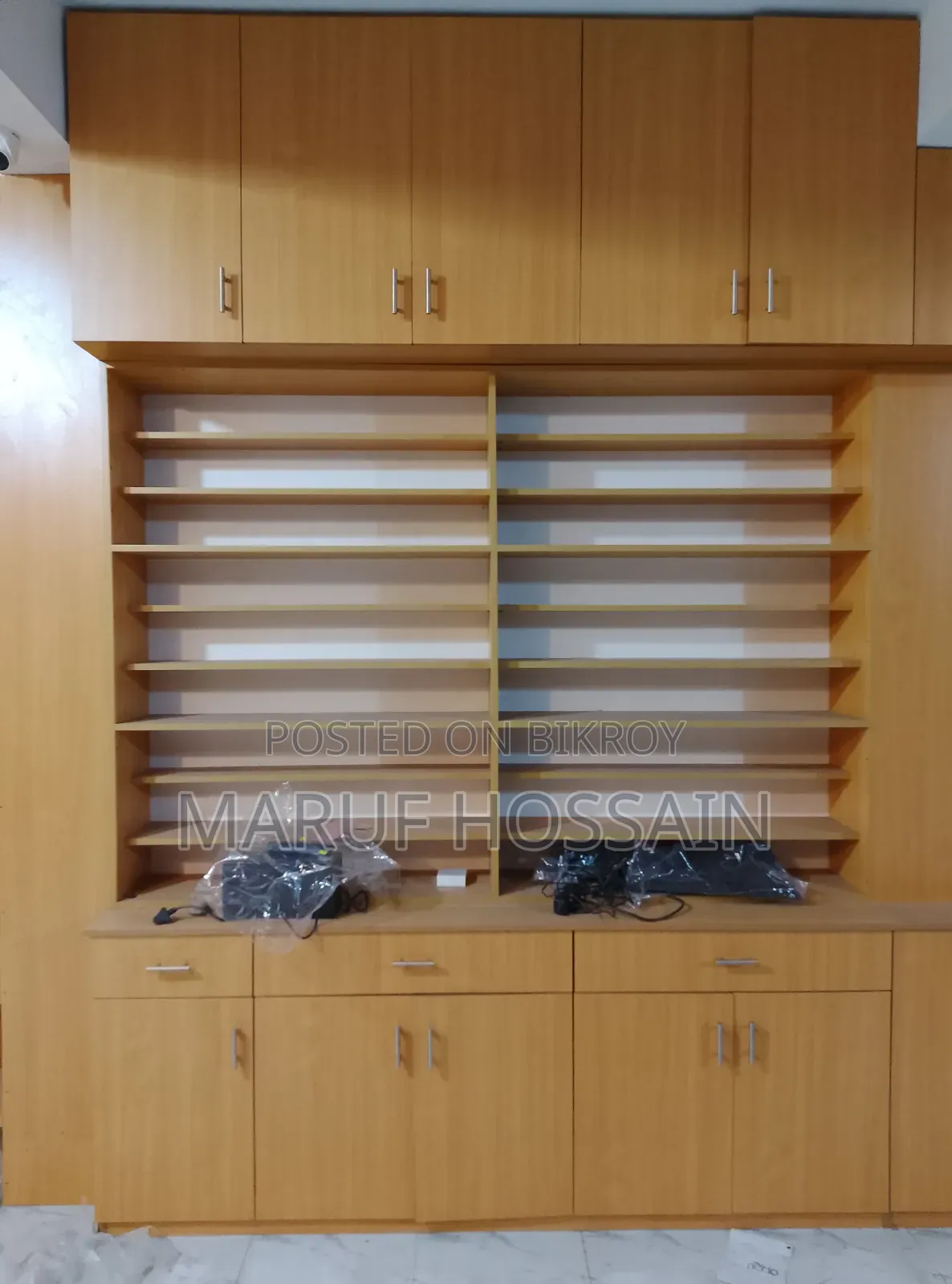 Showroom Decoration Furniture With Storage Cabinet