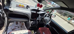 New Toyota Esquire 2.0 Front Wheel Drive (8-seater) 2020 Pearl