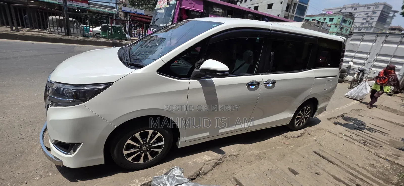 New Toyota Esquire 2.0 Front Wheel Drive (8-seater) 2020 Pearl