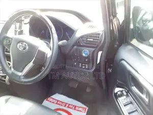 Toyota Esquire 1.8 FWD Hybrid (7 Seater) 2021 Black