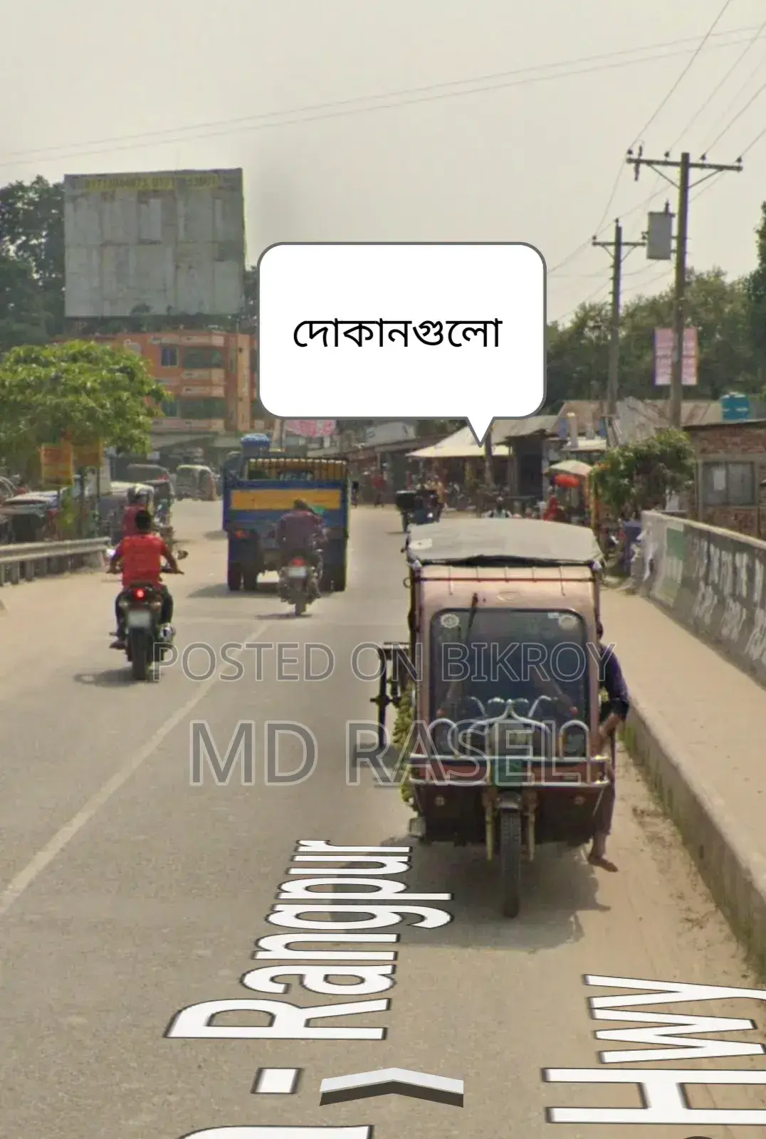Six shops with 3.5 decimals of land located on the main road of the city market