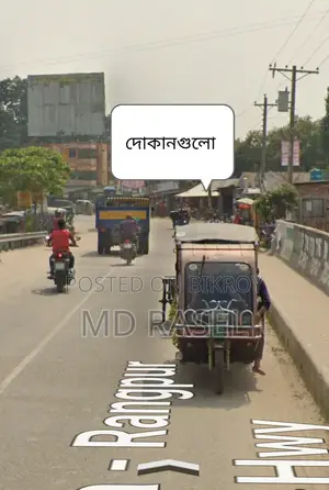 Six shops with 3.5 decimals of land located on the main road of the city market