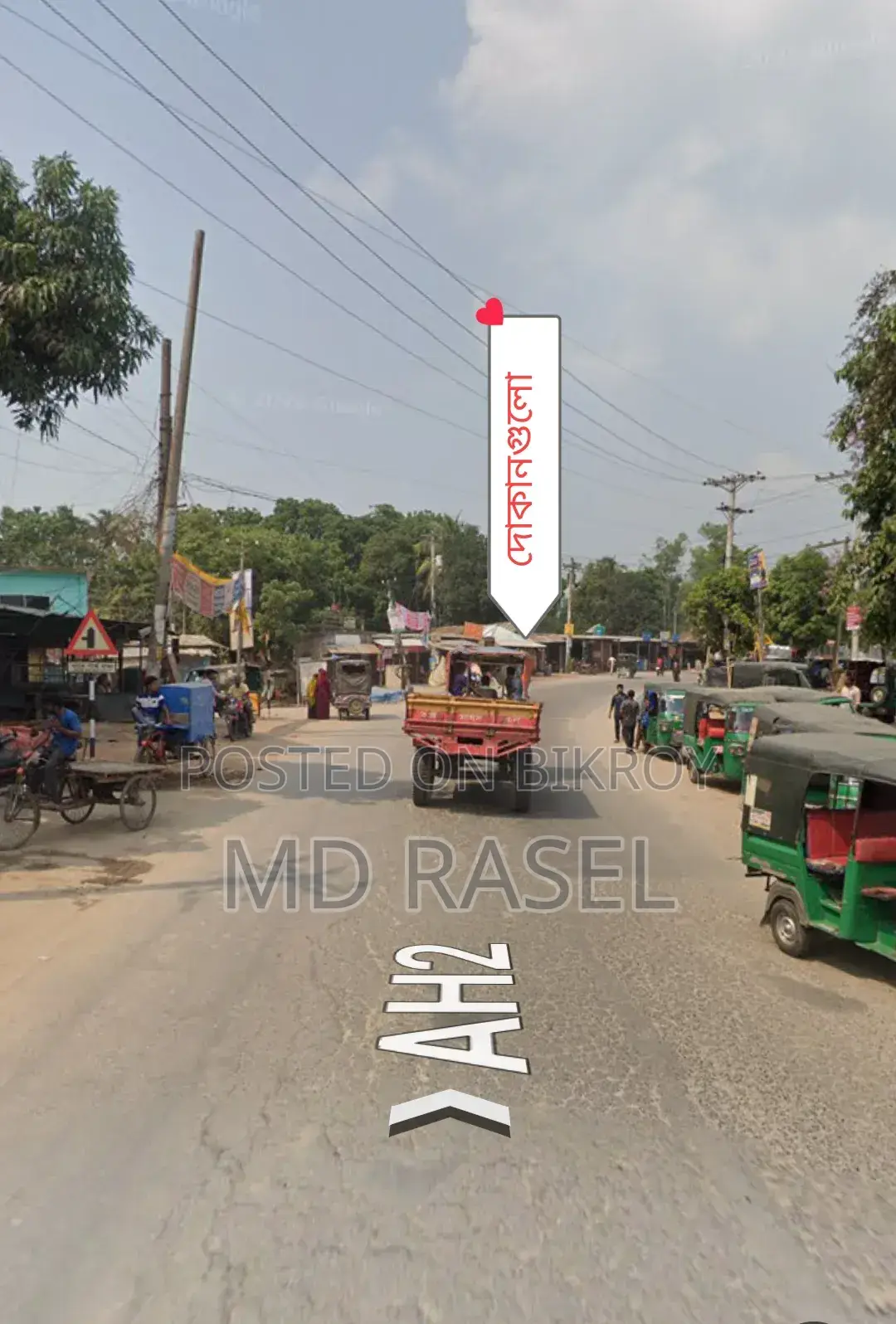 Six shops with 3.5 decimals of land located on the main road of the city market