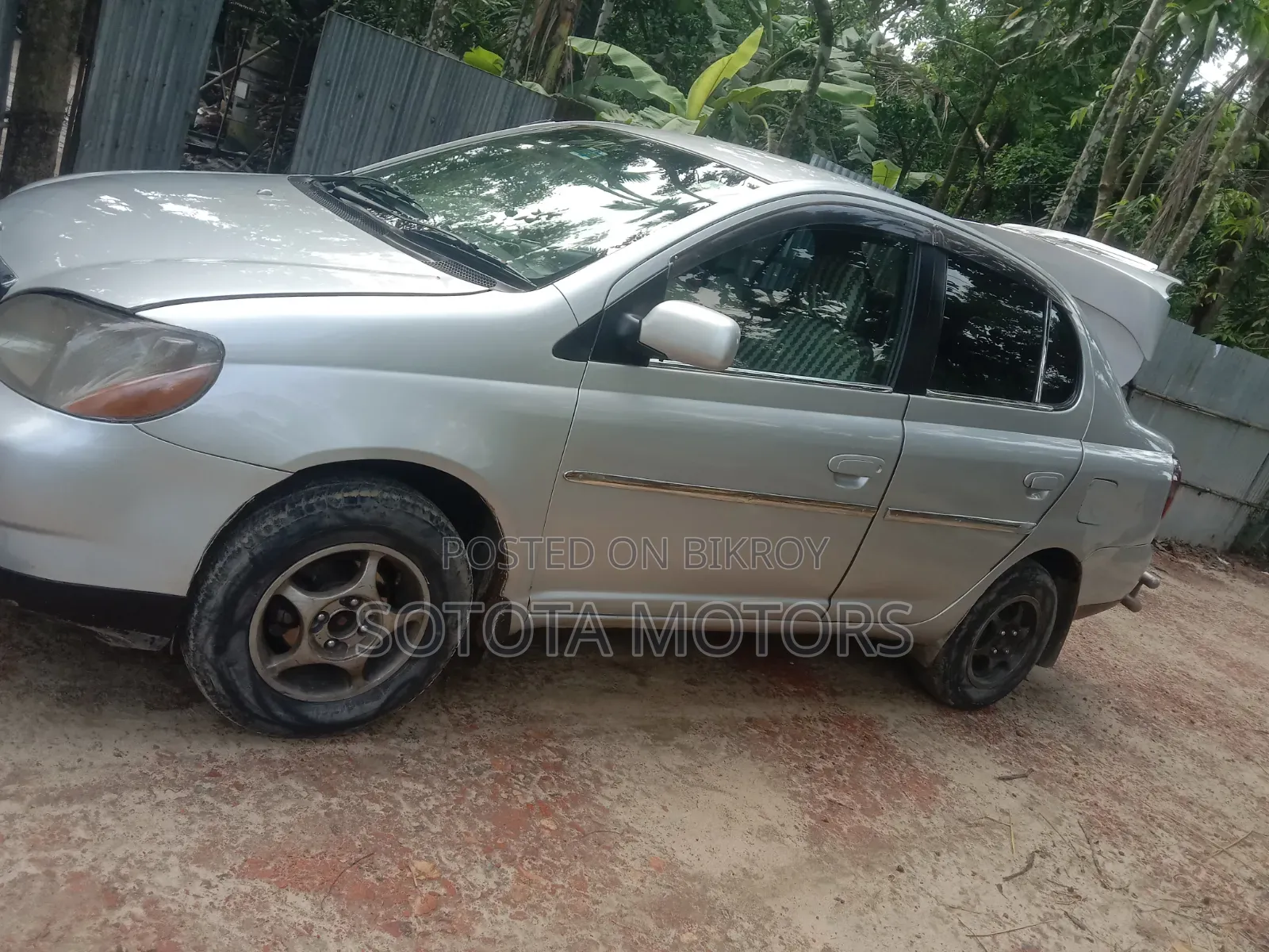 Toyota Platz 1.0 FWD 2000 Silver