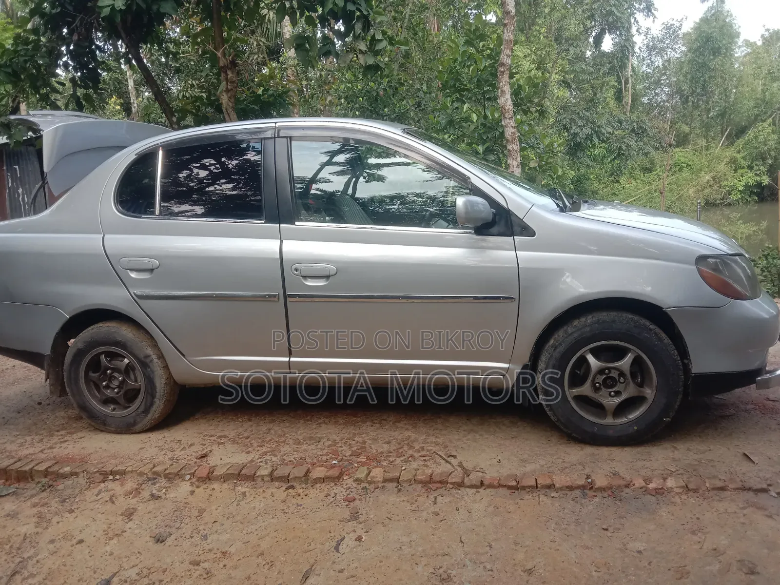 Toyota Platz 1.0 FWD 2000 Silver
