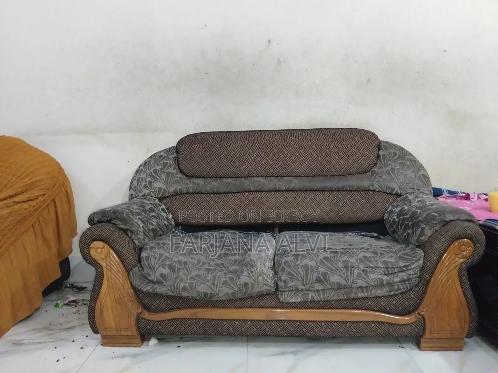 সোফা সেট ব্যবহৃত