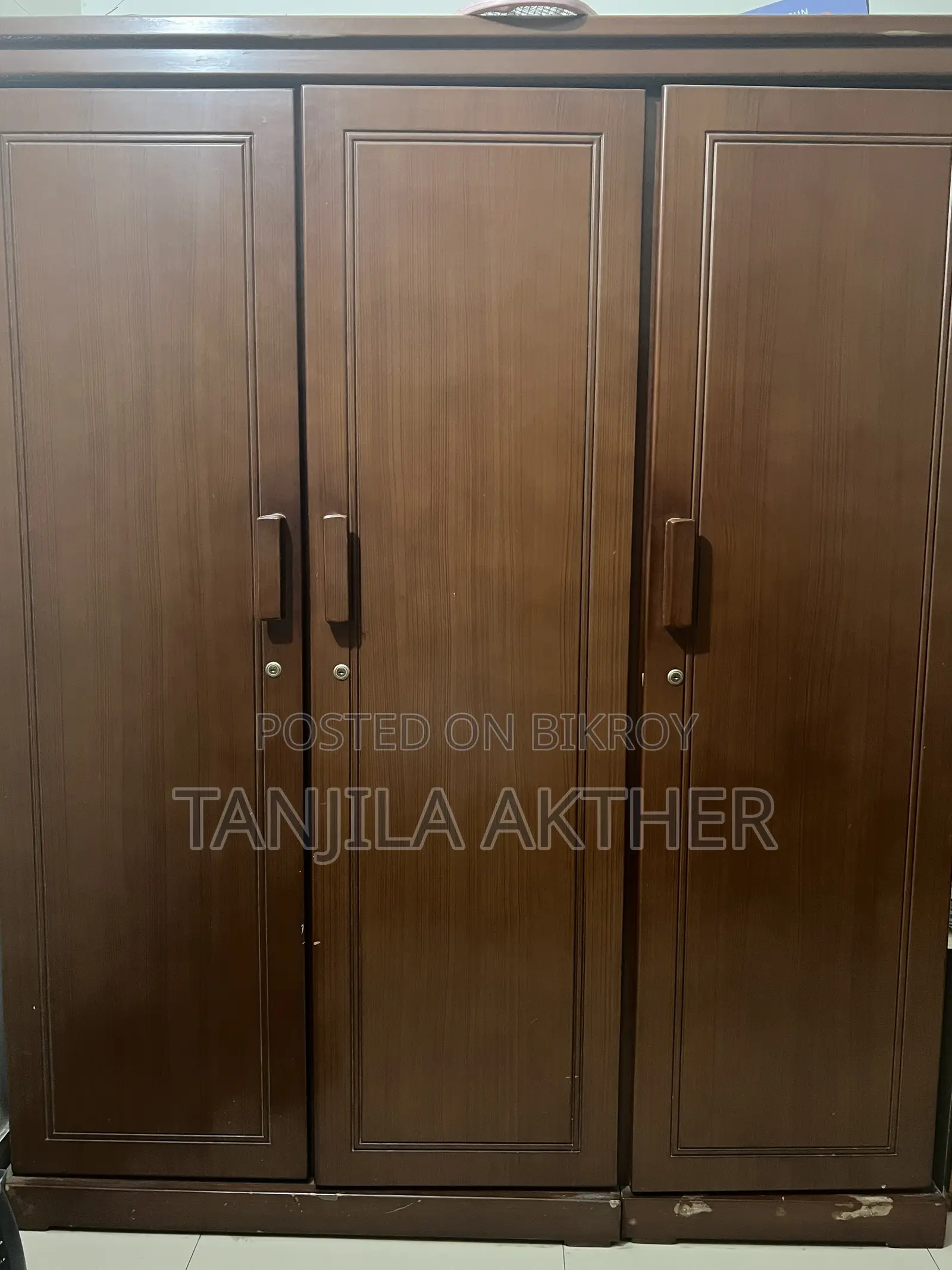 Almirah / Cupboard