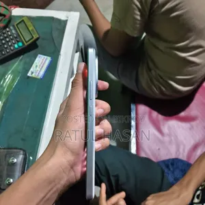 আইকিউওও ২৫৬ জিবি সাদা