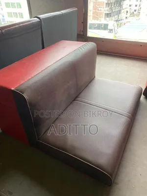 রেস্টুরেন্ট সোফা এবং টেবিল