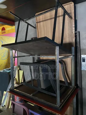 রেস্টুরেন্ট সোফা এবং টেবিল