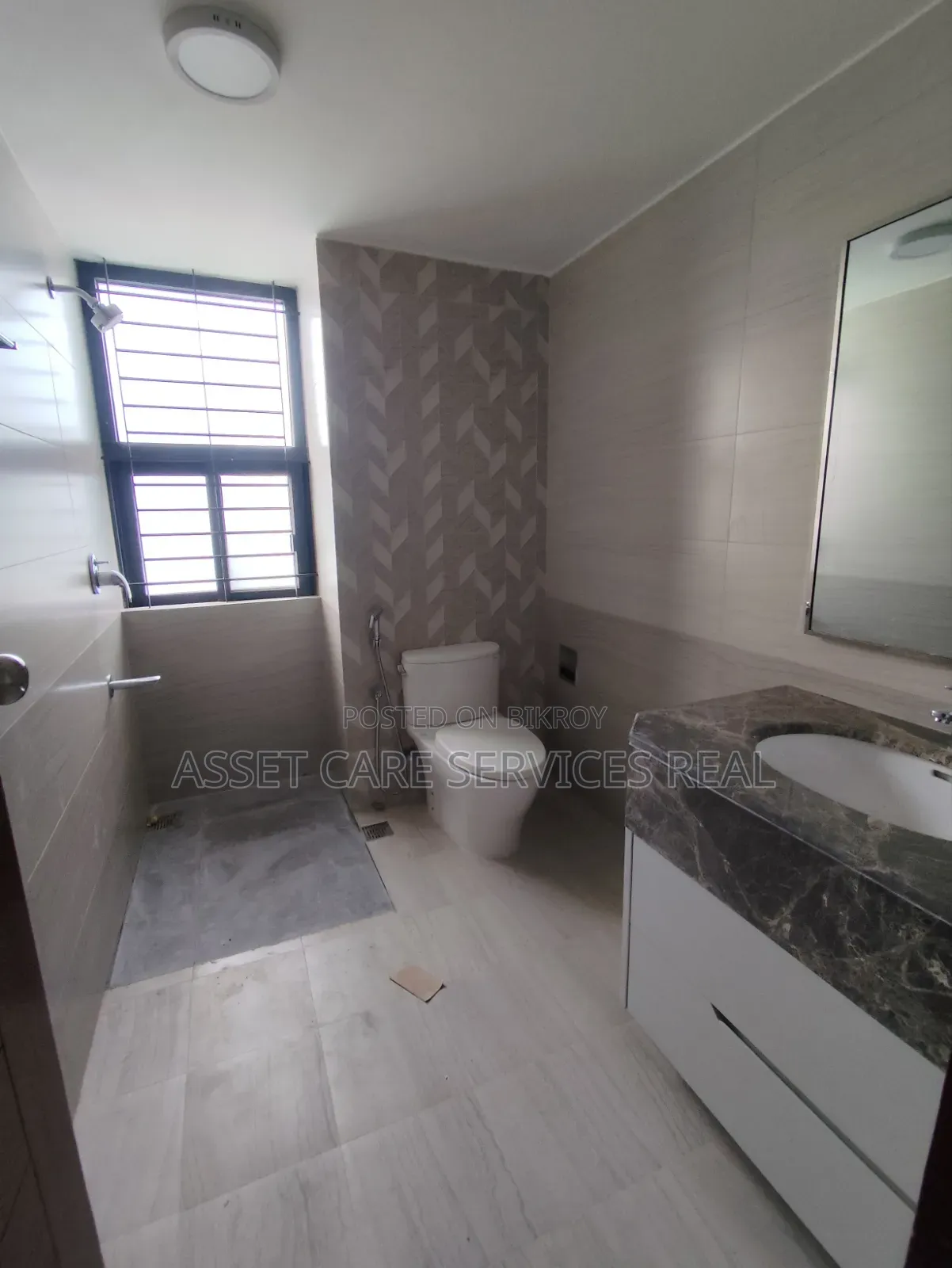 4-bedroom Apartment in Gulshan for Rent