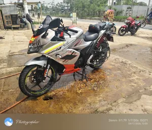 Suzuki Gixxer SF 2025 Orange