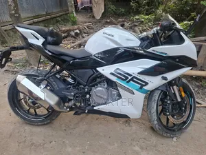 সিএফমটো ৩০০এসআর ২০২৫ হোয়াইট