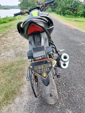 সুজুকি জিক্সার মনোটোন ২০১৯ কালো