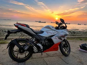 Suzuki Gixxer SF 2023 Silver