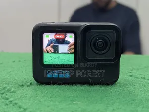 Gopro Hero 10 Black With Charging Case and Media Mod