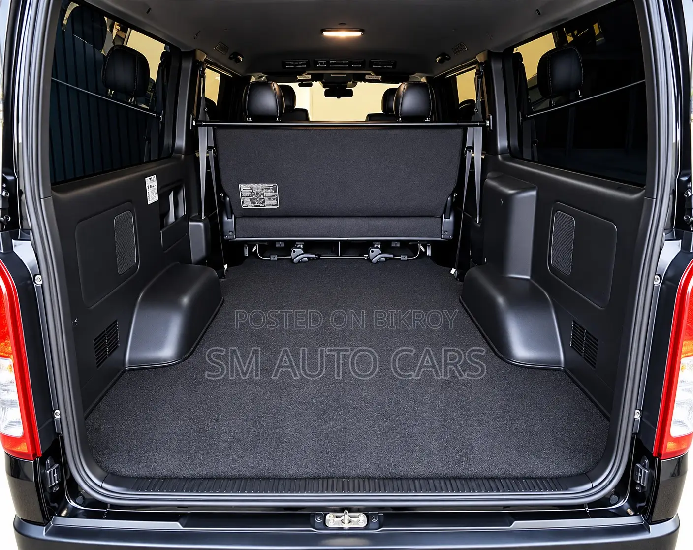 Toyota HiAce 2021 Black