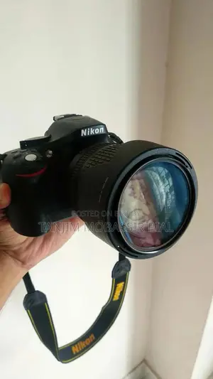 Nikon D5200 Body + 18-105mm VR Lens