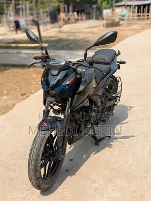 বাজাজ পালসার এন১৬০ ২০২৫ ব্ল্যাক