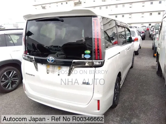 Toyota Esquire 2020 Pearl
