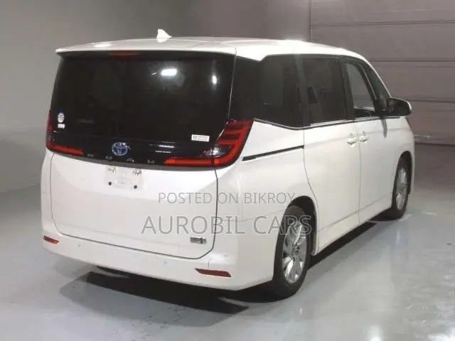 Toyota Noah 2022 Pearl