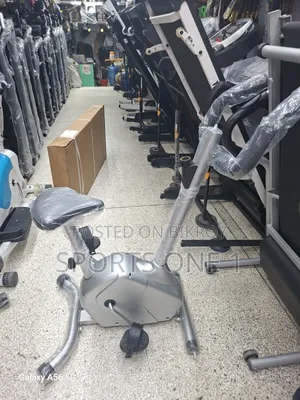ব্যায়াম বাইক। ব্যবহারকারী ১২০ কেজি