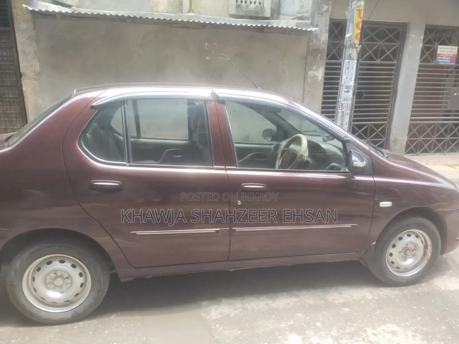 টাটা ইন্ডিগো ২০১৩ মেরুন