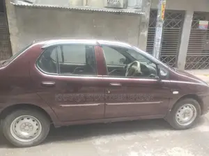 টাটা ইন্ডিগো ২০১৩ মেরুন