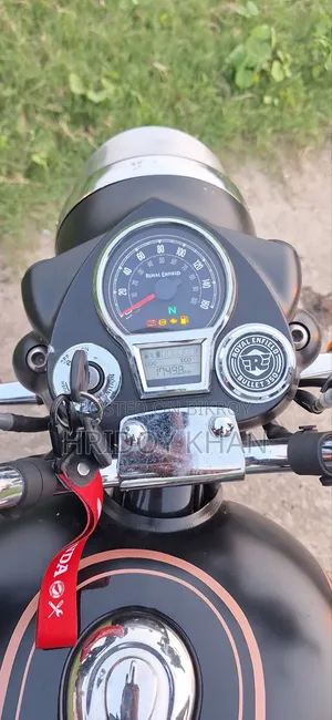 রয়্যাল এনফিল্ড বুলেট ৩৫০ ২০২৫ ব্ল্যাক