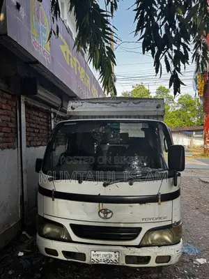 টয়োটা কভার ভ্যান ২০০৫