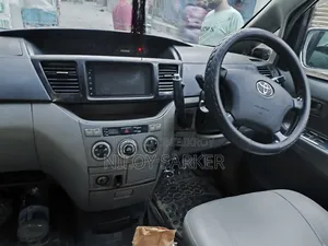 Toyota Noah 2004 Purple
