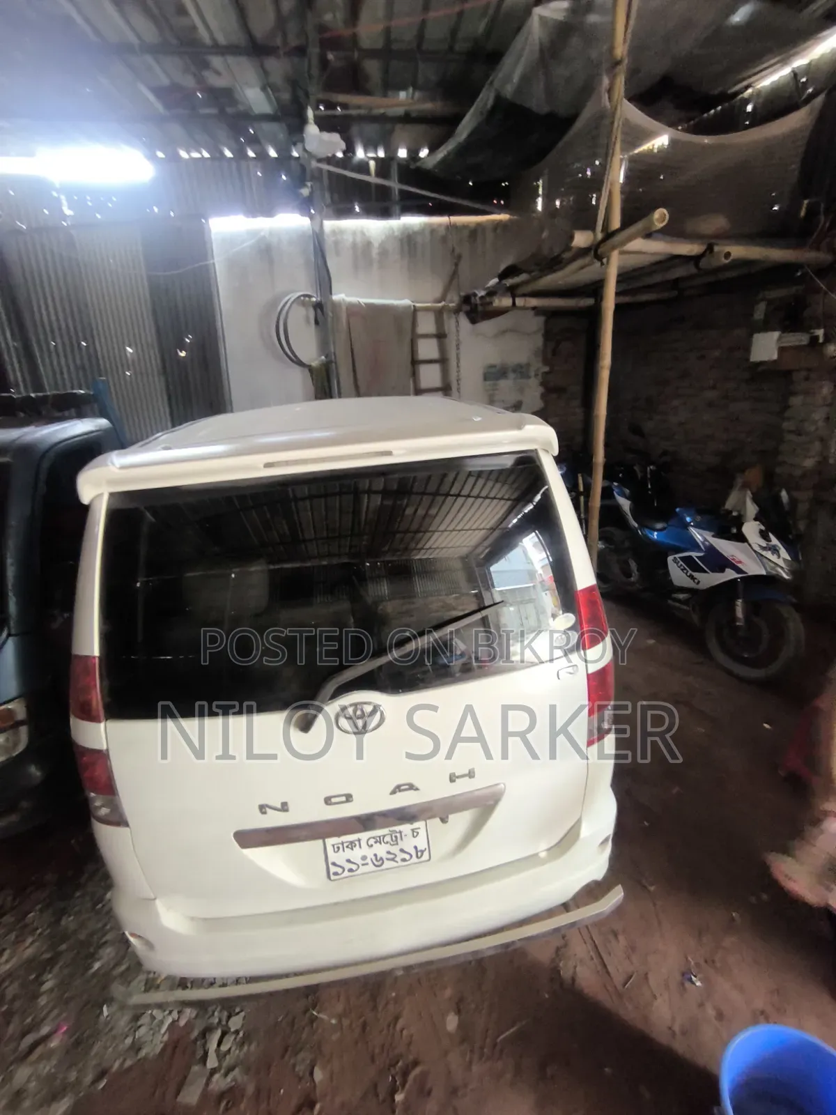 Toyota Noah 2004 Purple