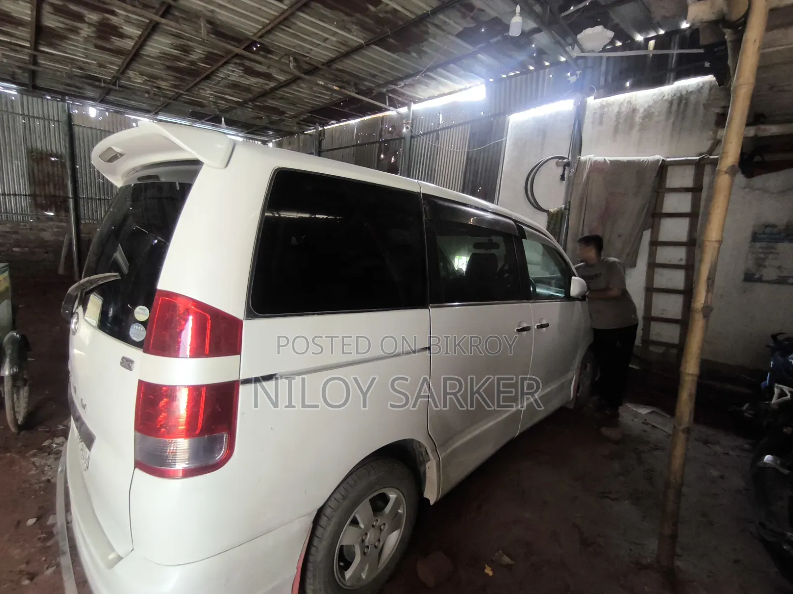 Toyota Noah 2004 Purple
