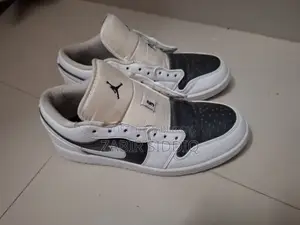 Nike Air Low. Used Only 2 Months. This is (1:1) Quality and from Splayed