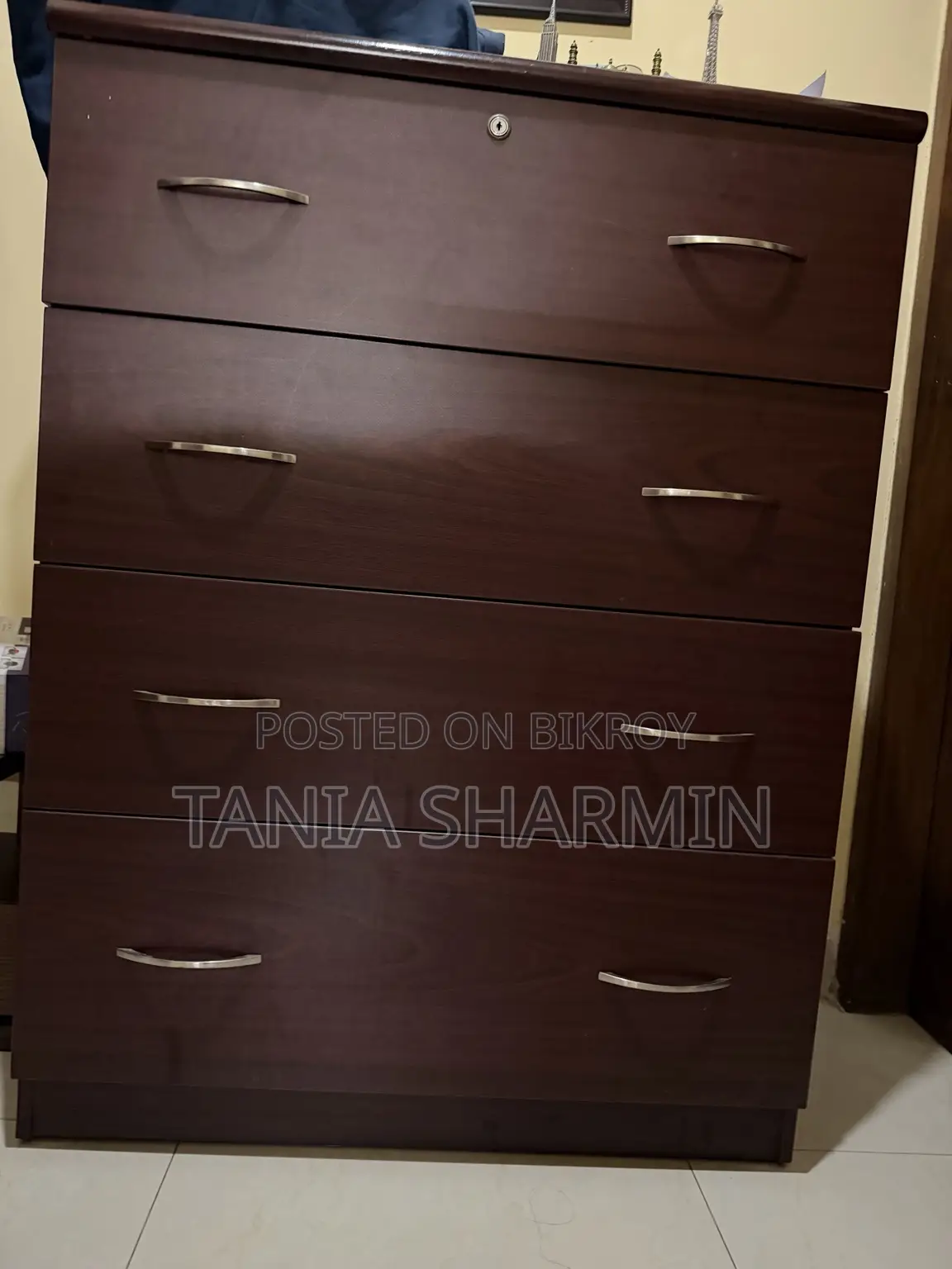 হাতিল ওয়ারড্রোব