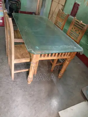 গ্লাস ডিভাইন ডাইনিং টেবিল