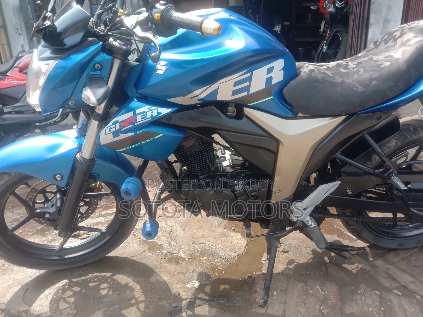 সুজুকি জিক্সার মনোটোন ২০১৬ নীল