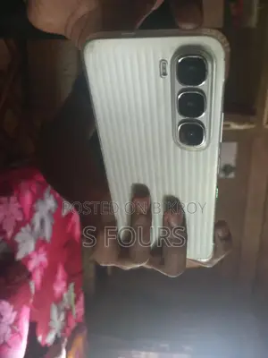 ইনফিনিক্স হট ৬০আই ১২৮ জিবি হোয়াইট
