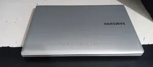 Laptop Samsung 4GB RAM 500GB SSD