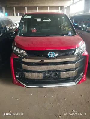 টয়োটা নোয়া ২০২৩ রেড