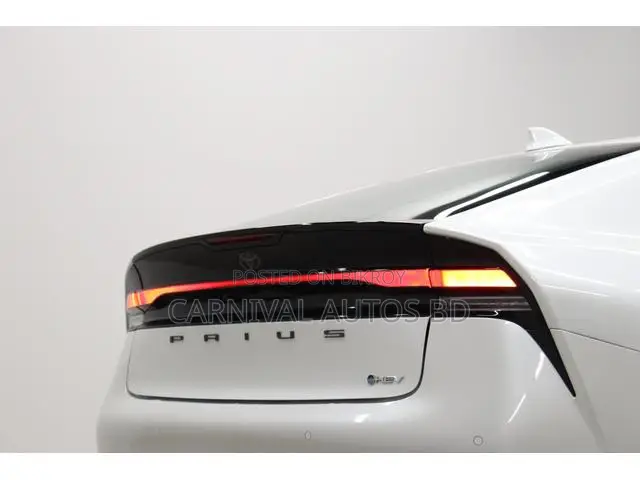 Toyota Prius LE All-Wheel Drive-e 2023 Pearl