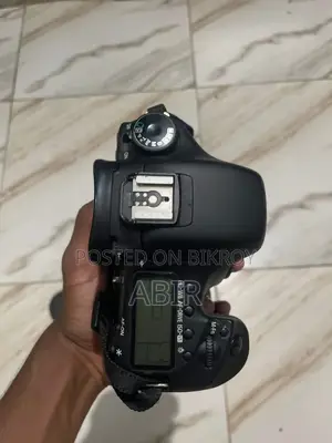 ক্যানন ৭ডি উইথ ৫০এমএম এসটিএম লেন্স
