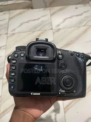 ক্যানন ৭ডি উইথ ৫০এমএম এসটিএম লেন্স