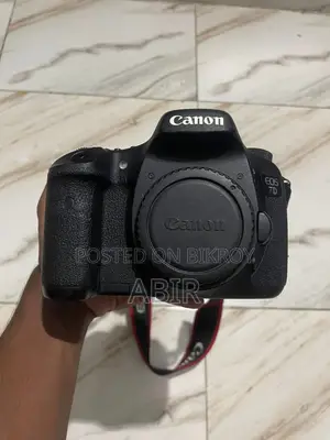 ক্যানন ৭ডি উইথ ৫০এমএম এসটিএম লেন্স