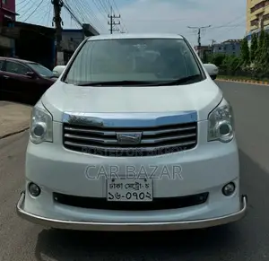 Toyota Noah 2.0 143hp Front-Wheel Drive (8 Seater) 2011 Pearl