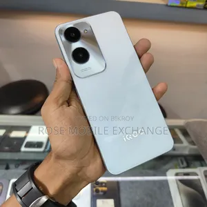 আইকিউওও ১২৮ জিবি