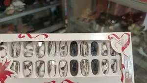 ফেইক নেলস