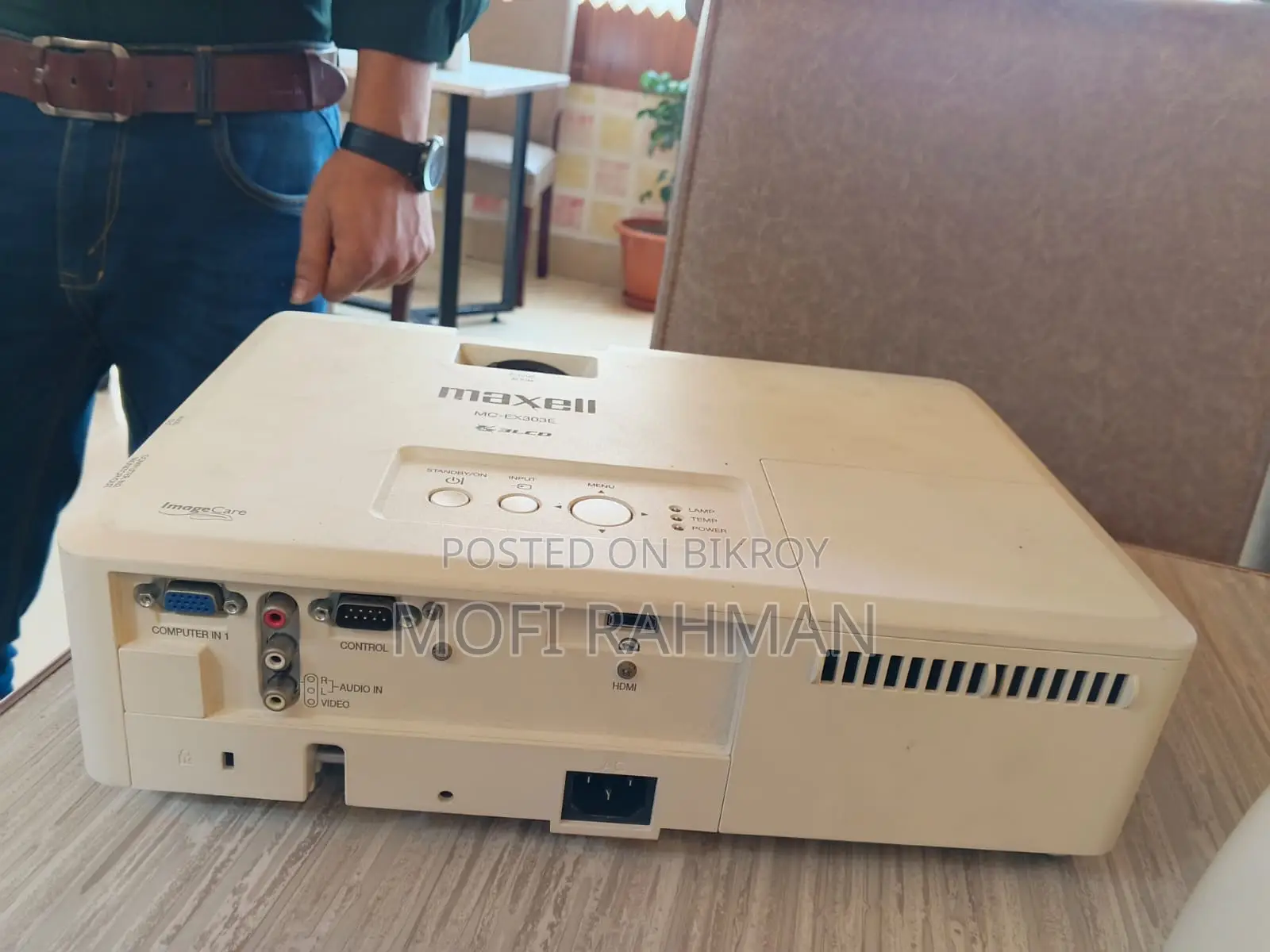 Lightly used Maxell Mc-Ex303e Projector for sale!