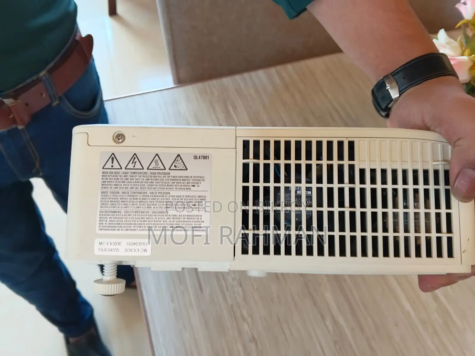 Lightly used Maxell Mc-Ex303e Projector for sale!