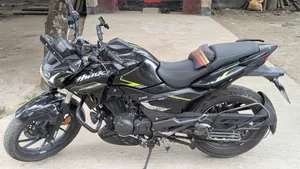 Hero Hunk 160 2025 Black